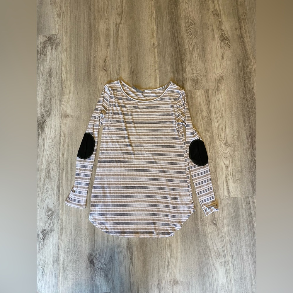 Soft oversized long sleeve with suede elbow patches size small